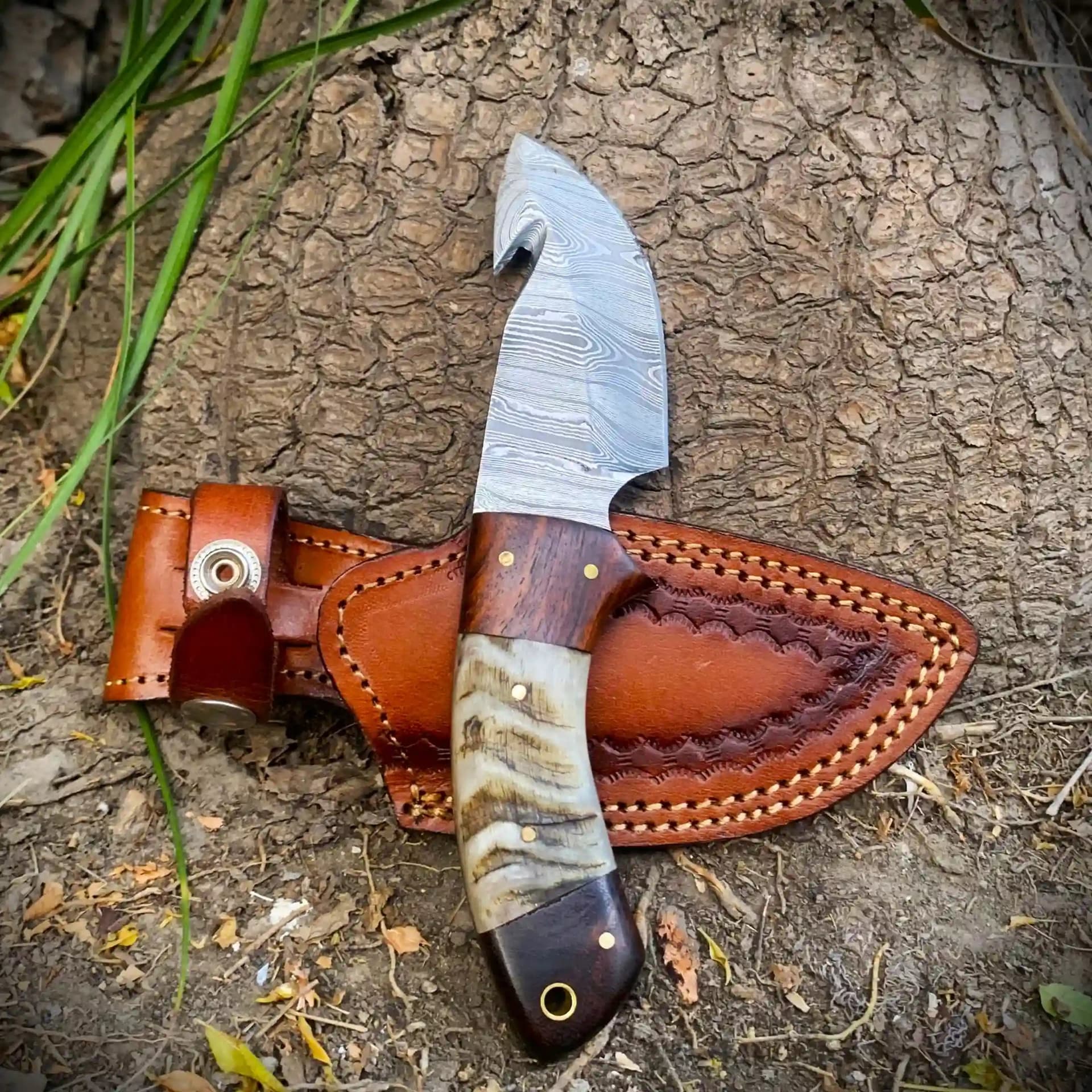 Damascus Gut Hook Knife with Ram’s Horn & Wood Handle