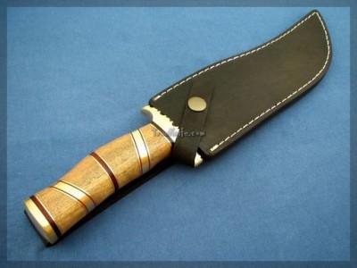 Wooden Handle Damascus Knife