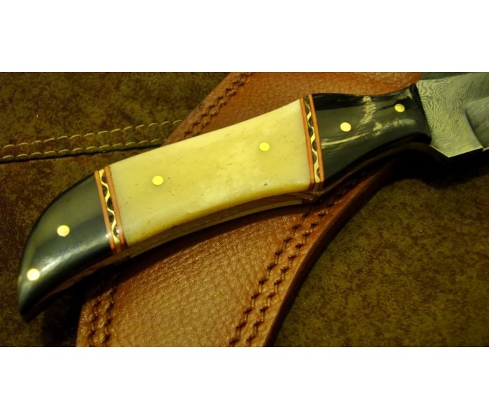 damascus steel blade knife handle